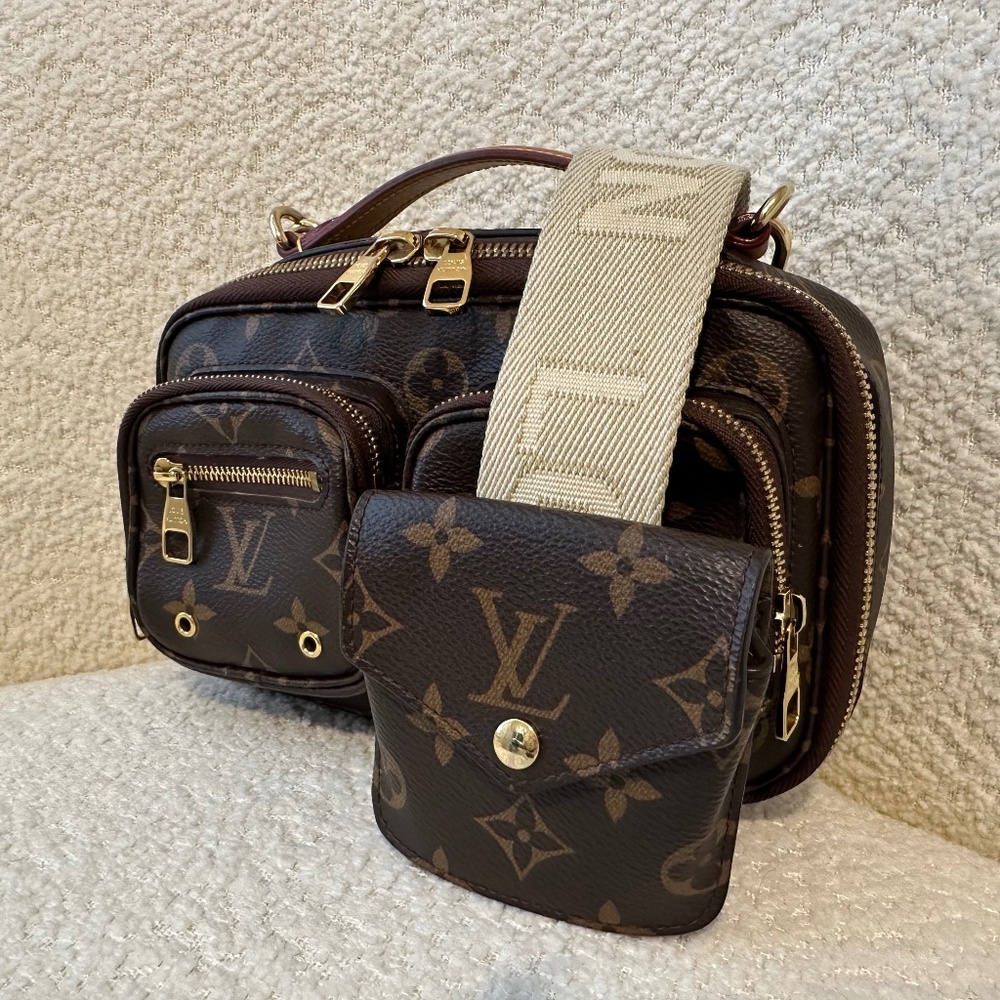 Louis Vuitton Monogram Utility Crossbody Bag Excellent Condition
